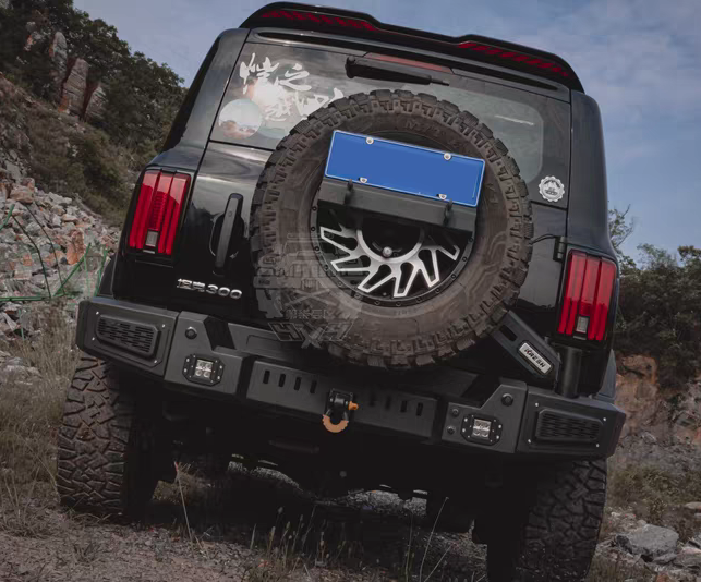 Tank 300 Linked Spare Tire Carrier
