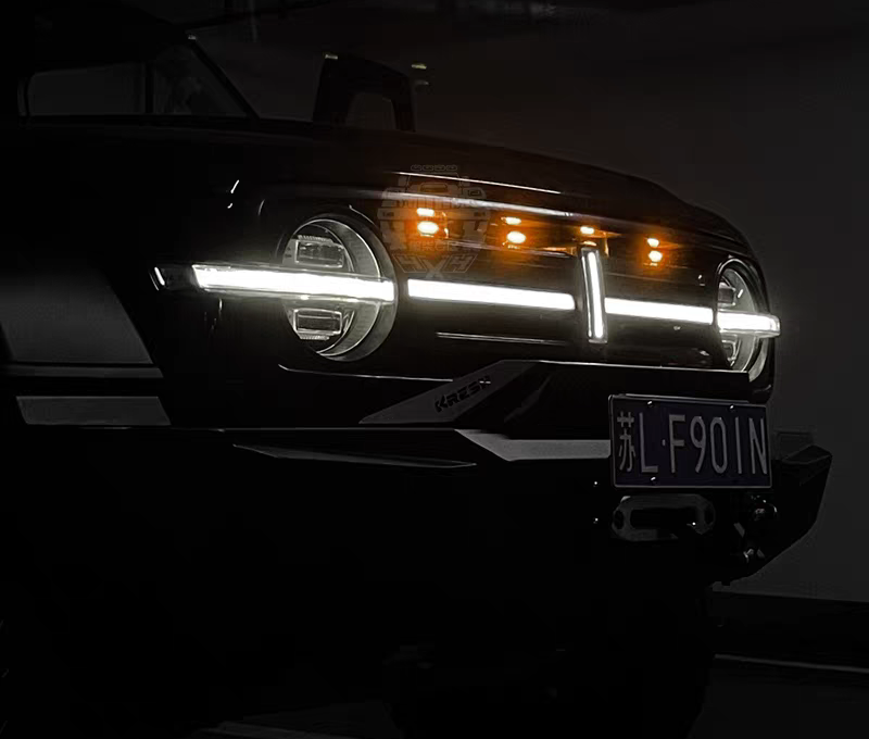 Tank 300 Grille With Grille Light