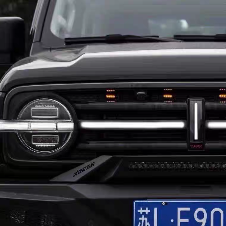 Tank 300 Grille With Grille Light